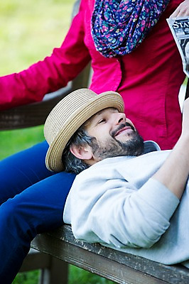 포토 JPG 주간 서양인 외국인 백인 해외 라이프스타일 부부 공원 여자 남자 행복 유럽 여유 벤치 모션 휴식 함께함 사랑 미소 들기 사람 앉기 성인 야외 두명 앞모습 눕기 다정 신문 체코 부부라이프 성인만 국내포토 자연요소 커플 공공시설 감정 나라 뷰포인트 컨셉 의자 표정 인종 생활 간행물 뉴스 파일형식