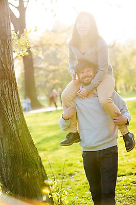 포토 JPG 주간 전신 서양인 외국인 백인 해외 라이프스타일 부부 공원 여자 남자 행복 유럽 여유 모션 함께함 사랑 미소 사람 상반신 성인 야외 두명 햇빛 다정 목말 승차 체코 부부라이프 성인만 국내포토 자연요소 커플 공공시설 감정 나라 컨셉 표정 인종 생활 태양 파일형식