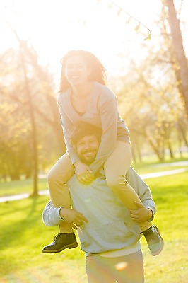 포토 JPG 주간 전신 서양인 외국인 백인 해외 라이프스타일 부부 공원 여자 남자 행복 유럽 여유 모션 함께함 사랑 서기 미소 사람 상반신 성인 야외 두명 앞모습 햇빛 다정 목말 승차 체코 부부라이프 성인만 국내포토 자연요소 커플 공공시설 감정 나라 뷰포인트 컨셉 표정 인종 생활 태양 파일형식