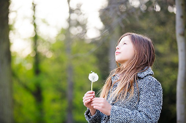 포토 JPG 주간 서양인 외국인 식물 백인 해외 라이프스타일 공원 여자 꽃 유럽 어린이라이프 여유 어린이 모션 한명 서기 들기 사람 상반신 야외 옆모습 산책 올려보기 민들레 즐거움 체코 여자만 여자한명만 어린이만 소녀만 소녀한명만 국내포토 자연요소 1 공공시설 감정 나라 뷰포인트 휴식 인종 생활 파일형식
