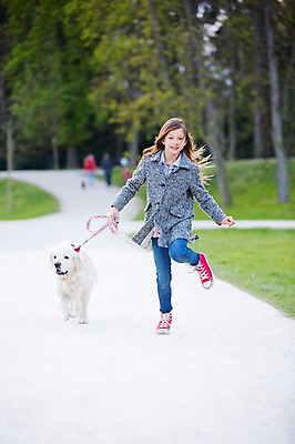 포토 JPG 주간 전신 서양인 외국인 동물 백인 한마리 해외 라이프스타일 공원 여자 유럽 어린이라이프 여유 어린이 모션 한명 사람 야외 앞모습 달리기 산책 개 즐거움 체코 여자만 여자한명만 어린이만 소녀만 소녀한명만 국내포토 자연요소 1 공공시설 감정 나라 뷰포인트 포유류 휴식 인종 생활 파일형식