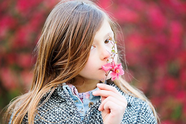 포토 JPG 주간 서양인 외국인 식물 백인 해외 라이프스타일 공원 여자 꽃 유럽 어린이라이프 여유 어린이 모션 한명 들기 사람 상반신 야외 앞모습 산책 즐거움 체코 여자만 여자한명만 어린이만 소녀만 소녀한명만 국내포토 자연요소 1 공공시설 감정 나라 뷰포인트 휴식 인종 생활 파일형식