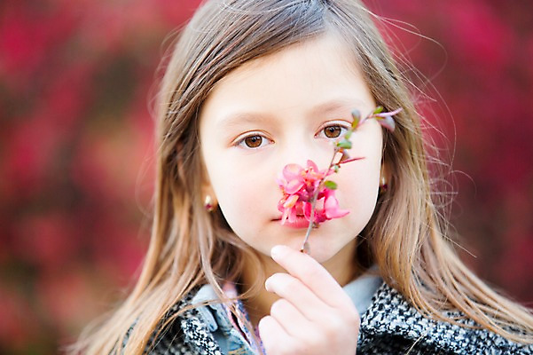 포토 JPG 주간 서양인 외국인 식물 백인 해외 라이프스타일 공원 여자 꽃 유럽 어린이라이프 여유 어린이 모션 한명 들기 사람 상반신 야외 앞모습 산책 즐거움 체코 여자만 여자한명만 어린이만 소녀만 소녀한명만 국내포토 자연요소 1 공공시설 감정 나라 뷰포인트 휴식 인종 생활 파일형식