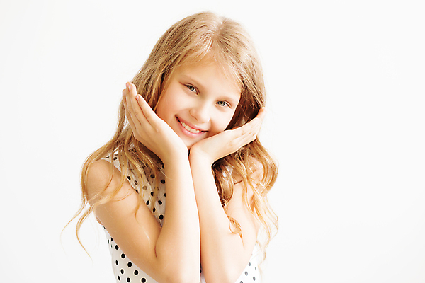 포토 JPG 해외이미지 백인 모델 라이프스타일 드레스 여자 행복 감정 얼굴 어린이 포즈 장난 놀이 관리 한명 웃음 사람 금발 파티 유행 물방울무늬 활발 기쁨 게임 흰색 표현 우아함 긍정 해외202004 해외포토 서양인 1 헤어스타일 옷 컬러 컨셉 무늬 표정 이벤트 생활 신체부위 파일형식 이미지허브