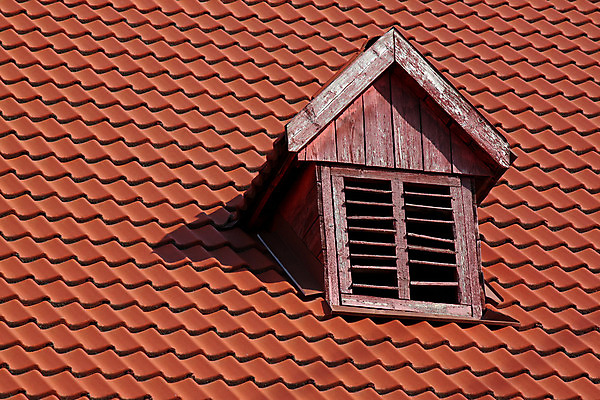 포토 JPG 해외이미지 건축양식 지붕 주택 사람없음 건물 빨간색 수리 닫기 타일 개발 해외202004 해외포토 건축물 건축 컬러 모션 파일형식 이미지허브