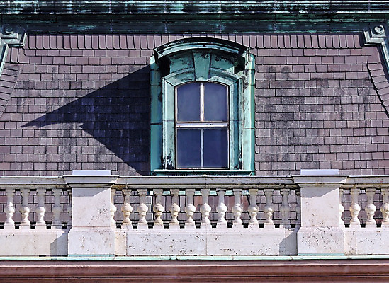 포토 JPG 해외이미지 전통 디자인 외관 유럽 건축양식 창문 유리 지붕 날씨 주택 프레임 사람없음 건물 장식 맑음 수확 골동품 역사 재산 파편 정상 작음 옥상 타일 묘사 아치 복고 다락방 옛날 천창 스타일 해외202004 해외포토 건축물 건축 나라 농업 재질 금융 크기 파일형식 이미지허브