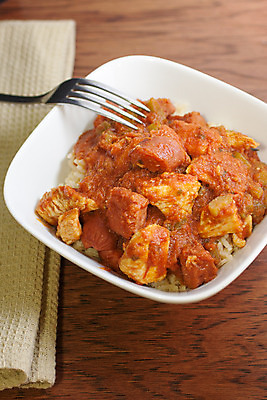 포토 JPG 해외이미지 동물 음식 포크 토마토 채소 밥 양파 마늘 사람없음 빨간색 식사 치킨 가축 소시지 향신료 매움 후추 남쪽 해외202004 해외포토 식기 컬러 가공식품 맛 방향 닭고기요리 향미료 파일형식 이미지허브