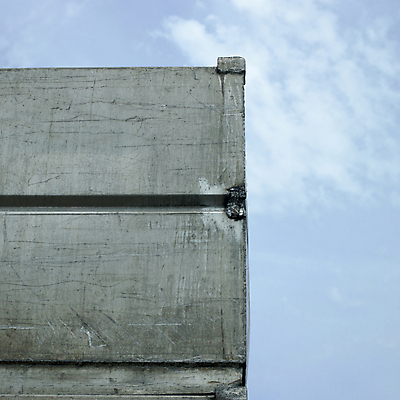 포토 JPG 해외이미지 주간 구름 산업 하늘 사람없음 파란색 상자 쌓기 힘 회색 추위 기둥 모서리 가장자리 은색 큼 컨테이너 스크래치 고체 해외202004 해외포토 자연요소 건축 컬러 모션 둘레 크기 파일형식 이미지허브