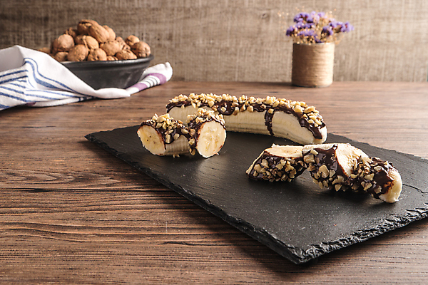 포토 JPG 해외이미지 스튜디오촬영 접시 꽃 음식 조각 다이어트 과일 자연 디저트 바나나 건강 사람없음 목재 초콜릿 추위 견과류 껍질 신선 달콤 아침식사 오브젝트 흰배경 유기농 날것 아몬드 코코아 고립 석판 숙성 채식주의자 해외202004 해외포토 나무 식물 식기 웰빙 음료 백그라운드 재료 실내 식사 흰색 맛 생태계 채식 파일형식 이미지허브