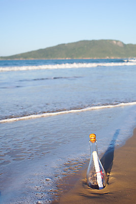 포토 JPG 해외이미지 모래 파도 바다 유리 사람없음 물 쪽지 메시지 코르크 멀리 고립 해외202004 해외포토 자연요소 재질 파일형식 이미지허브