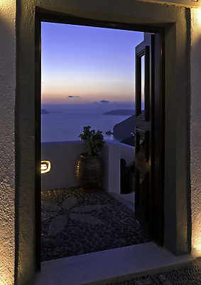 포토 JPG 해외이미지 구름 문화 벽 섬 패턴 건축양식 하늘 출입구 바닥 주택 풍경 경사 사람없음 야외 건물 물 여름 파란색 울타리 문 계단 꽃병 일몰 봄 새벽 절벽 발코니 램프 오픈 보행로 야간 저녁 그리스 산토리니 수평선 해외202004 해외포토 자연요소 건축물 계절 건축 꽃 유럽 길 컬러 무늬 조명 담장 노을 파일형식 이미지허브