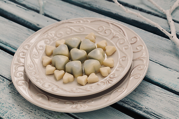 포토 JPG 해외이미지 모양 커플 기념일 음식 결혼 백그라운드 탁자 추상 휴가 디저트 발렌타인데이 사탕 선물 사랑 이벤트 사람없음 장식 세트 초콜릿 저녁식사 어둠 우유 수확 흰색 하트 시골 축하 대접 고급 달콤 맛 설탕 먹기 질감 충동구매 프로스팅 해외202004 해외포토 감정 컬러 가구 컨셉 무늬 농업 관계 모션 데이이벤트 유제품 쇼핑 식사 제빵 과소비 파일형식 이미지허브