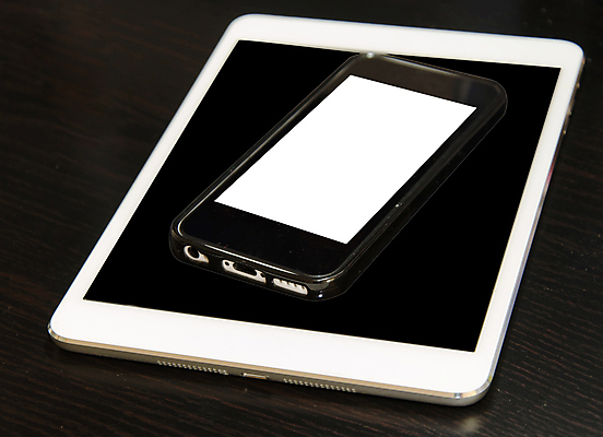 포토 JPG 해외이미지 인터넷 비즈니스 통신 탁자 모바일 사람없음 노트북 스마트폰 컴퓨터 알약 디지털 스크린 공책 터치 흰색 네트워크 연결 휴대용 무선전화기 전화기 스마트 책상 해외202004 해외포토 컬러 가구 컨셉 문구용품 전자제품 핸드폰 스마트기기 약 오브젝트 파일형식 이미지허브