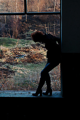 포토 JPG 해외이미지 백인 모델 1 응시 드레스 옷 여자 행복 포즈 신체 장난 휴가 휴식 갈색머리 건강 한명 사람 성인 유행 산책 기쁨 달콤 내추럴 러시아인 스타일 해외202004 해외포토 서양인 헤어스타일 시선 감정 컨셉 맛 파일형식 이미지허브