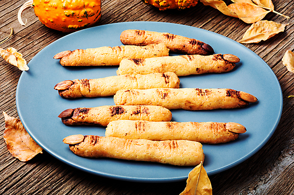 포토 JPG 해외이미지 낙엽 손가락 디저트 사람없음 장식 쿠키 할로윈 가을 축하 달콤 핸드메이드 호러 해외202004 해외포토 손 계절 음식 컨셉 잎 맛 공포 파일형식 이미지허브