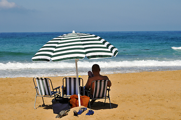 포토 JPG 해외이미지 계절 행복 바다 의자 우산 휴가 휴식 그림자 사람 사람없음 물 파란색 여행객 침묵 흰색 보호 그늘 휴양지 양산 장면 수평선 해외202004 해외포토 자연요소 감정 컬러 가구 컨셉 소리 장소 파일형식 이미지허브