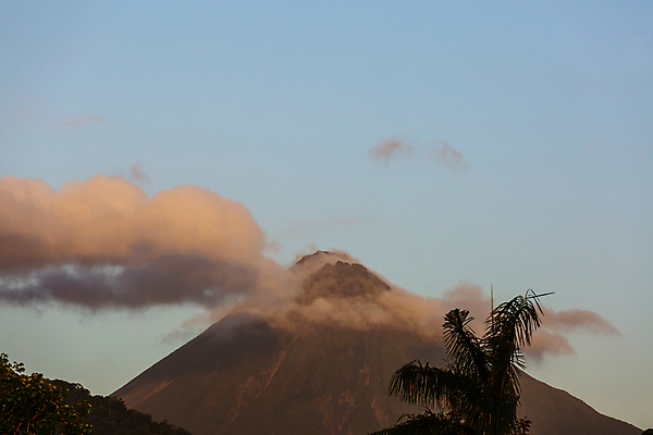 포토 JPG 해외이미지 식물 구름 1 공원 여행 자국 자연 지팡이 하늘 휴가 휴식 산 앉기 풍경 사람없음 야외 농장 여행객 미국 트래킹 하이킹 바위 시골 오솔길 땅 화산 지역 용암 내추럴 감탄 전국 절정 코스타리카 해외202004 해외포토 자연요소 공공시설 길 컨셉 북아메리카 농업 모션 레저 사람 돌_바위 중앙아메리카 생태계 파일형식 이미지허브