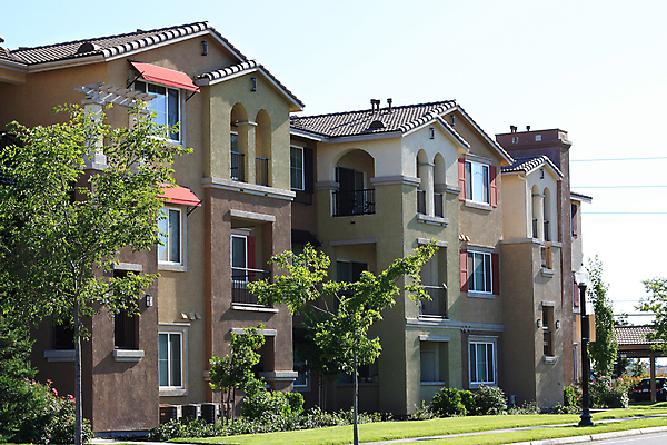 포토 JPG 해외이미지 라이프스타일 디자인 외관 건축양식 창문 새로움 아파트 주택 잔디 사람없음 야외 건물 세일 문 정원 발코니 도시 재산 고급 콘도 커뮤니티 이웃 대여 개발 교외 복잡 진짜 스타일 많음 해외202004 해외포토 식물 건축물 건축 컨셉 숙소 생활 금융 파일형식 이미지허브