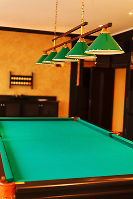 포토 JPG 해외이미지 디자인 가구 가족 탁자 휴식 조명 바닥 주택 따뜻함 사람없음 내부 목재 장식 방 재산 고급 우아함 당구 리빙 교외 진짜 해외202004 해외포토 나무 생활용품 컨셉 재료 관계 건물 금융 구기 파일형식 이미지허브