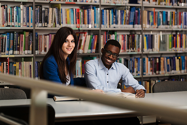 포토 JPG 해외이미지 학생 커플 여자 교육 남자 안경 백그라운드 교실 학교 협력 사람 소년 성인 두명 10대 책 검은색 공책 시험 흰색 기록 잡기 자신감 가르침 그룹 도서관 대학교 상승 만들기 과제 과외 해외202004 해외포토 잡화 감정 어린이 컬러 컨셉 관계 모션 청소년 수업 문구용품 학습 파일형식 이미지허브