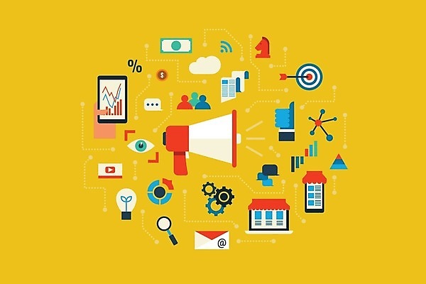 EPS 해외이미지 디자인 일러스트 비즈니스 사람없음 스마트폰 노란색 확성기 이메일 과녁판 손모양 전략 마케팅 해외202004 해외일러스트 모양 컬러 핸드폰 스마트기기 파일형식 벡터 손_신체부위 이미지허브