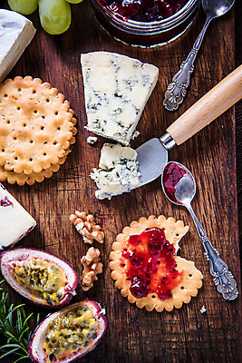 포토 JPG 해외이미지 접시 음식 탁자 포도 염소 치즈 사람없음 목재 주방 이탈리아 수확 시골 변화 아침식사 브런치 서빙 머리위 무화과 프랑스어 점심식사 식품점 해외202004 해외포토 나무 문자 식기 유럽 가구 컨셉 농업 과일 재료 포유류 유제품 상점 식사 파일형식 이미지허브