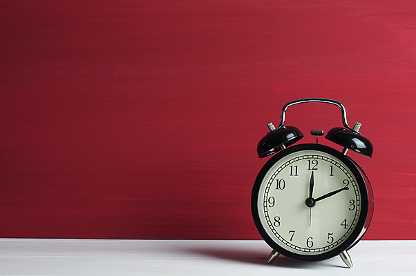 포토 JPG 해외이미지 아이콘 전통 벽 시계 백그라운드 컨셉 비즈니스 아침 실내 그림자 사람없음 빨간색 사무실 달리기 숫자 검은색 침묵 펼침 흰색 기구 긴급 시간 업무 원형 클래식 손목시계 측정 오브젝트 확인 속도 싱글 복고 약속 심플 아날로그 야근 그런지 리듬 마감 분 순간 조언 충고 해외202004 해외포토 주간 도형 문자 컬러 장신구 모션 내부 소리 작업 파일형식 이미지허브