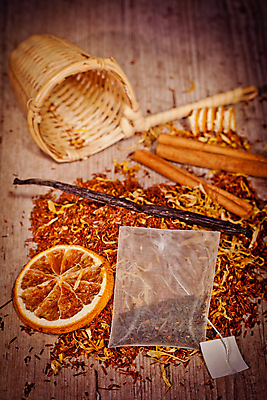 포토 JPG 해외이미지 라이프스타일 영어 음료 음식 백그라운드 잎 오렌지 휴식 따뜻함 건강 동양인 사람없음 목재 장식 컵 초록색 차 맛 아침식사 찻주전자 레몬 향기 아로마테라피 바닐라 해외202004 해외포토 나무 식물 문자 식기 컬러 컨셉 과일 재료 주전자 인종 생활 식사 냄새 테라피 파일형식 이미지허브