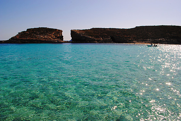 포토 JPG 해외이미지 유럽 바다 섬 여행 수영장 사람없음 물 파란색 여행객 수영 지중해 석호 몰타섬 해외202004 해외포토 자연요소 나라 컬러 사람 수상스포츠 몰타 파일형식 이미지허브