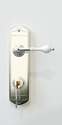 포토 JPG 해외이미지 디자인 컨셉 일러스트 호텔 열쇠 주택 손잡이 안전 사람없음 3D 문 금속 방 흰색 오픈 보호 잠금 보안 열쇠구멍 문고리 고립 사생활 해외202004 해외포토 컬러 재질 숙소 건물 디지털합성 파일형식 이미지허브