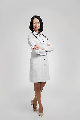 포토 JPG 해외이미지 직업 1 응시 여자 백그라운드 유니폼 청진기 노동자 실험 한명 사람 인종 성인 약 의사 흰색 긍정 고립 유일 해외202004 해외포토 시선 옷 컬러 컨셉 의학 의료기기 의료진 파일형식 이미지허브