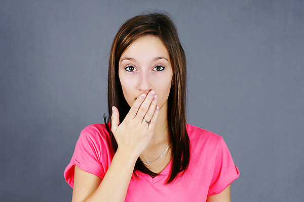 포토 JPG 해외이미지 백인 분홍색 갈색머리 한명 회색 입 비밀 날씬함 네온 실수 얇은 해외202004 해외포토 서양인 1 헤어스타일 컬러 컨셉 사람 신체부위 몸매 파일형식 이미지허브