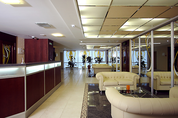 포토 JPG 해외이미지 디자인 벽 가구 의자 건축양식 창문 유리 탁자 호텔 조명 새로움 바닥 실내 사람없음 내부 장식 가로 빛 컴퓨터 소파 문 우주 거울 방 램프 재산 우아함 역 천장 안락의자 접수 진짜 스타일 해외202004 해외포토 건축 생활용품 컨셉 교통시설 재질 숙소 금융 전자제품 파일형식 이미지허브