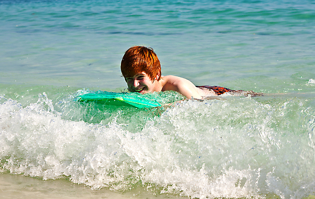 포토 JPG 해외이미지 백인 남자 행복 감정 얼굴 어린이 파도 바다 여행 신체 청소년 자연 휴가 한명 웃음 사람 소년 야외 10대 물 파란색 맑음 수영 거품 기쁨 젖음 신선 서핑보드 서핑 떨어짐 피클 분무기 서퍼 여드름 사춘기 해외202004 해외포토 자연요소 서양인 1 컬러 컨셉 날씨 운동선수 표정 신체부위 수상스포츠 보드_스포츠 생태계 절임 파일형식 이미지허브