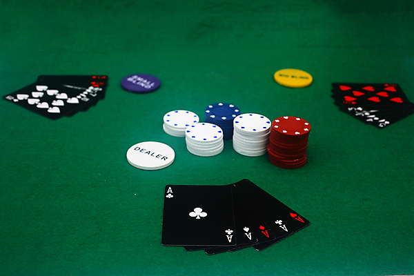 포토 JPG 해외이미지 정장 사람없음 게임 마음 신용카드 도박 포커 해외202004 해외포토 옷 놀이 금융 트럼프 파일형식 이미지허브