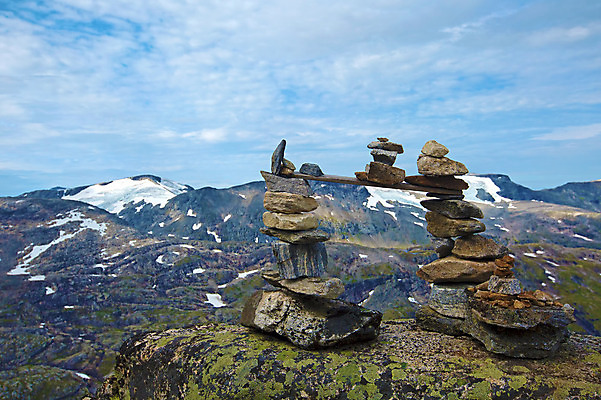 포토 JPG 해외이미지 나무 식물 구름 유럽 호수 바다 여행 자연 하늘 산 노르웨이 풍경 사람없음 물 여름 파란색 강 반사 평화 마을 침묵 바위 언덕 지역 내추럴 스칸디나비아 전국 해외202004 해외포토 자연요소 계절 나라 컬러 컨셉 소리 돌_바위 생태계 파일형식 이미지허브