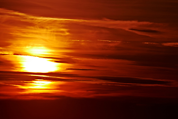포토 JPG 해외이미지 구름 여행 백그라운드 자연 하늘 날씨 휴가 거리 따뜻함 그림자 풍경 사람없음 빨간색 여름 빛 햇빛 태양 노란색 일출 환경 어둠 침묵 황혼 일몰 뜨거움 분위기 저녁 폭풍 공상 내추럴 웅장함 폭풍우 수평선 카피스페이스 해외202004 해외포토 자연요소 계절 컬러 컨셉 노을 소리 공백 비_날씨 야간 자연재해 생태계 파일형식 이미지허브