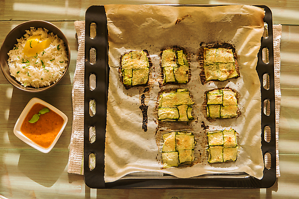 포토 JPG 해외이미지 음식 조각 백그라운드 농업 채소 재료 부분 가족 자연 호박 치즈 쟁반 파슬리 건강 마늘 사람 사람없음 초록색 빛 상자 금속 검은색 흰색 신선 그룹 시장 황금 오븐 나무상자 굽기 먹기 허브 오브젝트 유기농 길이 국산 스쿼시 폭식 숙성 주키니 주키니호박 채식주의자 해외202004 해외포토 식물 웰빙 산업 스포츠 컬러 관계 모션 재질 유제품 구기 가전제품 구이 생태계 채식 파일형식 이미지허브