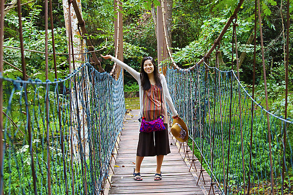 포토 JPG 해외이미지 여자 행복 태국 자연 한명 서기 동양인 목재 10대 숲 혼혈 해외202004 해외포토 나무 1 감정 아시아 재료 모션 청소년 사람 인종 생태계 다문화 파일형식 이미지허브