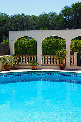 포토 JPG 해외이미지 나무 유럽 여행 하늘 호텔 휴가 아파트 주택 수영장 손바닥 사람없음 야외 물 여름 파란색 햇빛 여행객 평화 일출 맑음 수영 침묵 발코니 재산 고급 지중해 휴양지 진짜 해외202004 해외포토 자연요소 식물 손 계절 나라 바다 컬러 컨셉 숙소 날씨 사람 건물 금융 태양 노을 소리 장소 수상스포츠 파일형식 이미지허브