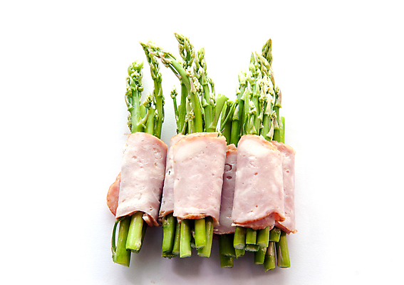 포토 JPG 해외이미지 전통 음식 조각 채소 포장 건강 육류 요리 사람없음 빨간색 초록색 요식업 식당 식사 봄 맛 그릴 두루마리 굽기 지중해 허브 준비 상쾌 올리브 햄 아스파라거스 슬라이스 심플 베이컨 레시피 끓이기 짠맛 해외202004 해외포토 식물 계절 열매 감정 산업 바다 컬러 컨셉 식재료 모션 주방용품 돼지고기 상점 구이 파일형식 이미지허브