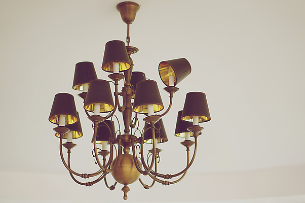 포토 JPG 해외이미지 디자인 사람없음 장식 수확 골동품 램프 클래식 고급 우아함 묘사 복고 샹들리에 놋쇠 스타일 해외202004 해외포토 컨셉 농업 조명 파일형식 이미지허브