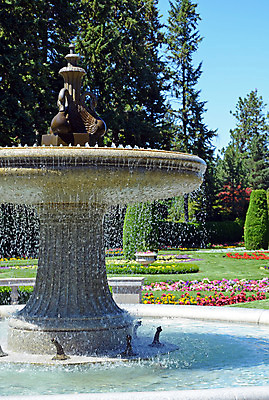 포토 JPG 해외이미지 식물 공원 꽃 잔디 사람없음 야외 장식 물 정원 봄 화려 분수 분무기 해외202004 해외포토 자연요소 계절 공공시설 컨셉 파일형식 이미지허브