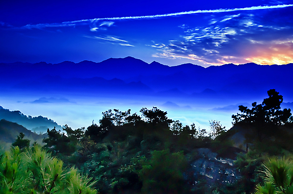 포토 JPG 해외이미지 구름 자연 산 풍경 사람없음 초록색 일출 중국 생태학 해외202004 해외포토 자연요소 교육 아시아 컬러 노을 생태계 파일형식 이미지허브