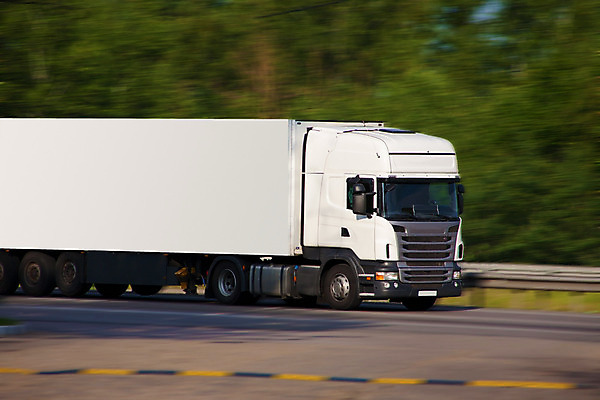 포토 JPG 해외이미지 구름 산업 도로 선 여행 비즈니스 교통시설 모션 자동차 하늘 풍경 사람없음 빨간색 운전 트럭 화물 흰색 고속도로 중앙 주식 큼 아스팔트 속도 연료 수납 짐차 무거움 트레일러 갸우뚱 물류 방법 블러 공급 해외202004 해외포토 자연요소 길 육상교통 컬러 교통 금융 운송업 무게 크기 시설 파일형식 이미지허브