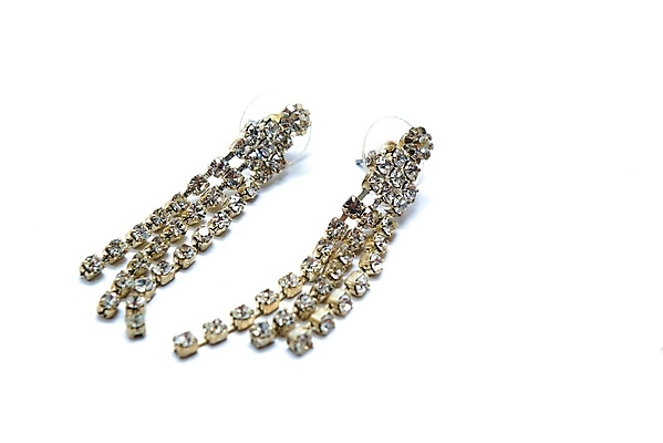 포토 JPG 해외이미지 라이프스타일 여자 사람 성인 사람없음 유행 귀걸이 흰색 반지 화려 재산 황금 우아함 은색 보석 다이아몬드 보물 고립 해외202004 해외포토 컬러 컨셉 장신구 생활 금융 광석 파일형식 이미지허브