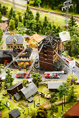 포토 JPG 해외이미지 자동차 불 사람없음 건물 장난감 미니어처 도시 소방 오브젝트 화재 소방차 해외202004 해외포토 자연요소 건축물 육상교통 모형 사건 파일형식 이미지허브