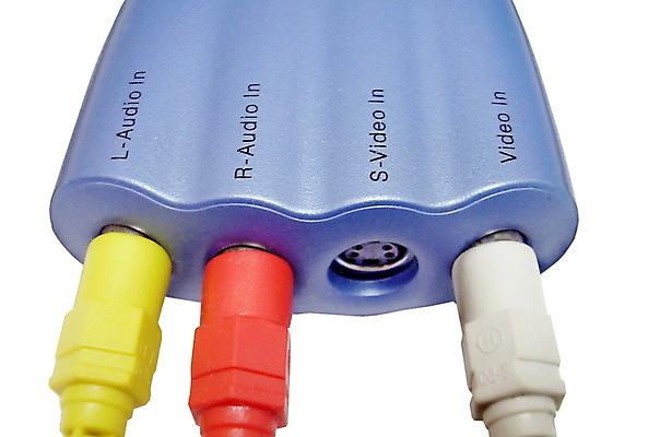 포토 JPG 해외이미지 산업 선 사람없음 야외 전자제품 컴퓨터 글로벌 사무실 디지털 모니터 자료 장비 정보 흰색 플러그 암호 연결 접속 플라스틱 USB 오브젝트 속도 싱글 철사 고무 동영상 고립 삽입 이진법 해외202004 해외포토 컬러 비즈니스 재질 수학 파일형식 이미지허브