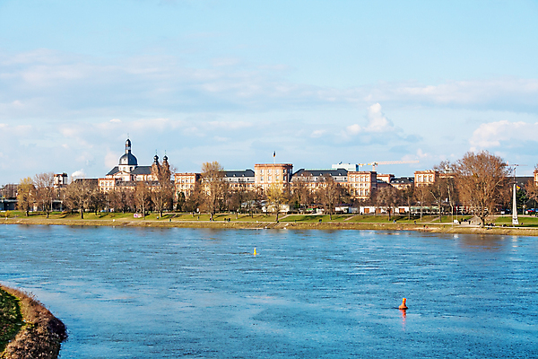 포토 JPG 해외이미지 전통 유럽 주택 독일 사람없음 물 강 궁전 도시 성 대학교 스카이라인 웅장함 해외202004 해외포토 자연요소 건축물 나라 고건축 학교 건물 파일형식 이미지허브