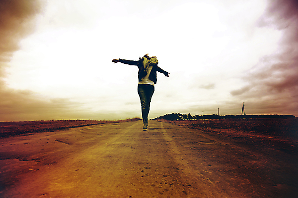 포토 JPG 해외이미지 1 응시 드레스 옷 여자 감정 도로 길 밭 자연 바람 한명 성인 야외 여름 노란색 유행 점프 목도리 봄 자유 수확 가을 시골 클래식 빨간머리 무료 방법 우크라이나 혼자 해외202004 해외포토 자연요소 헤어스타일 시선 잡화 계절 유럽 컬러 컨셉 농업 교통시설 모션 날씨 사람 생태계 파일형식 이미지허브